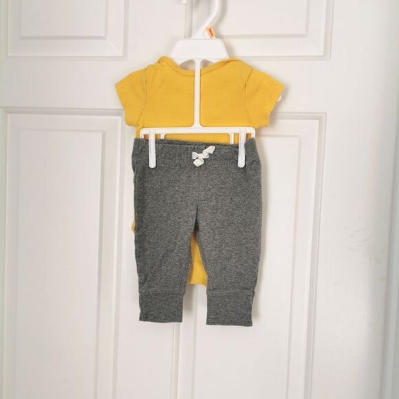 3/$20 Carter's 2 piece set size 3 m - Picture 4 of 4